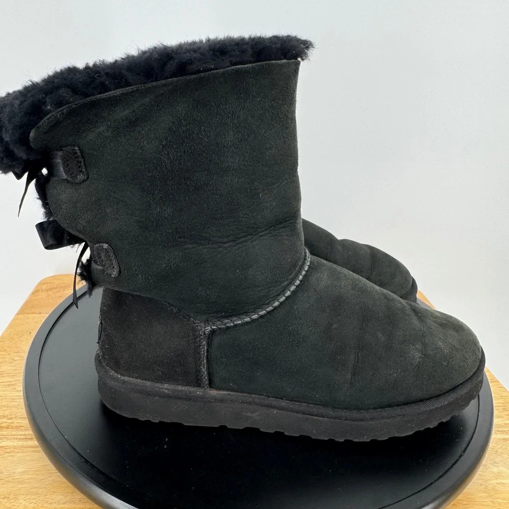 UGG Bailey Bow II Black Sheepskin Suede Boots 1002954 Womens 10